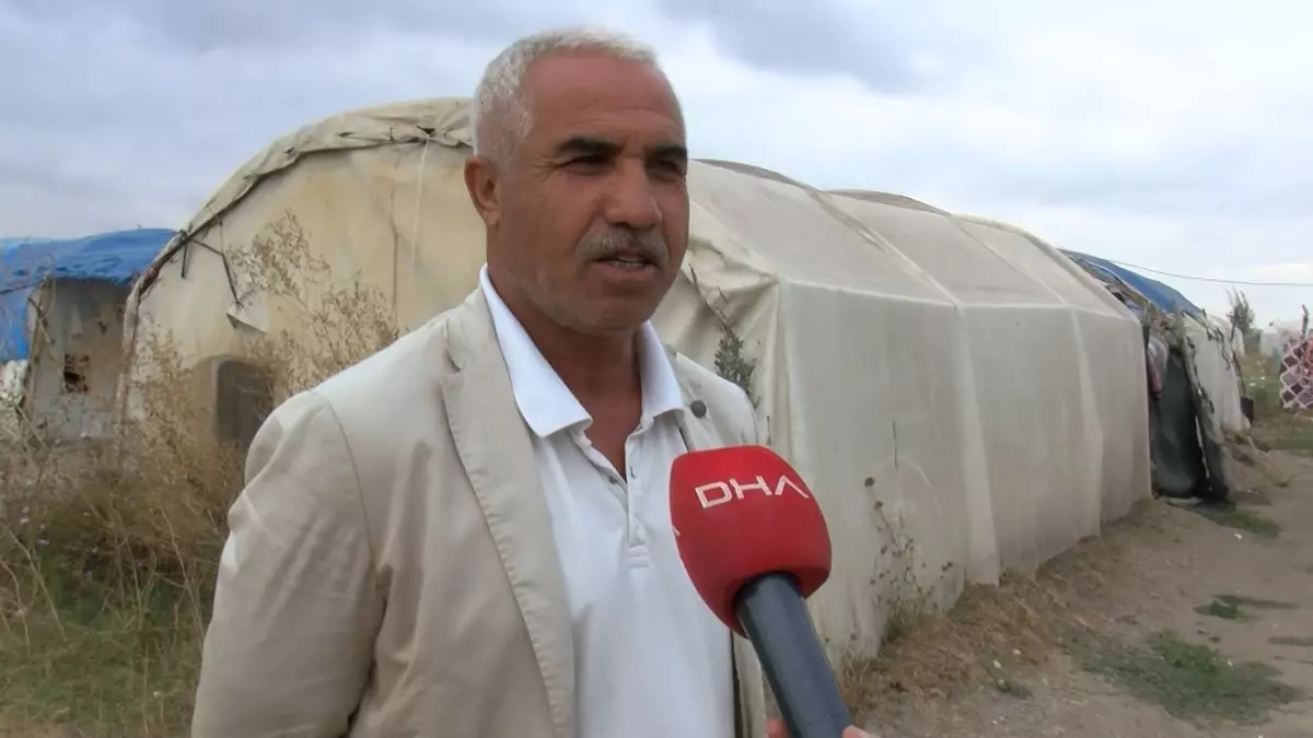 cocuklar cadirda ders calisiyor SplrO8HM