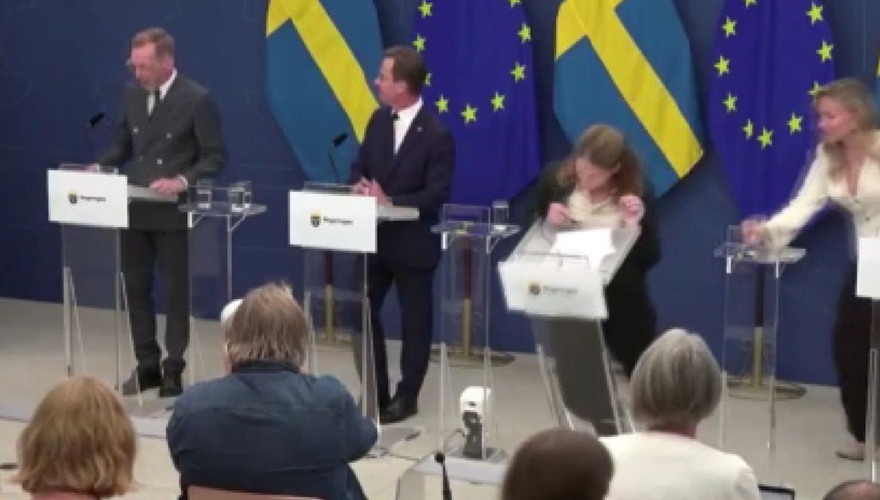 isvecli bakan basin toplantisinda bayildi 8eiQhqce