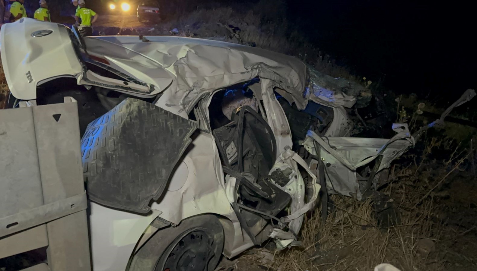 ters seride giren otomobil tankerle carpisti 1 olu 2 yarali 9zLORBgS