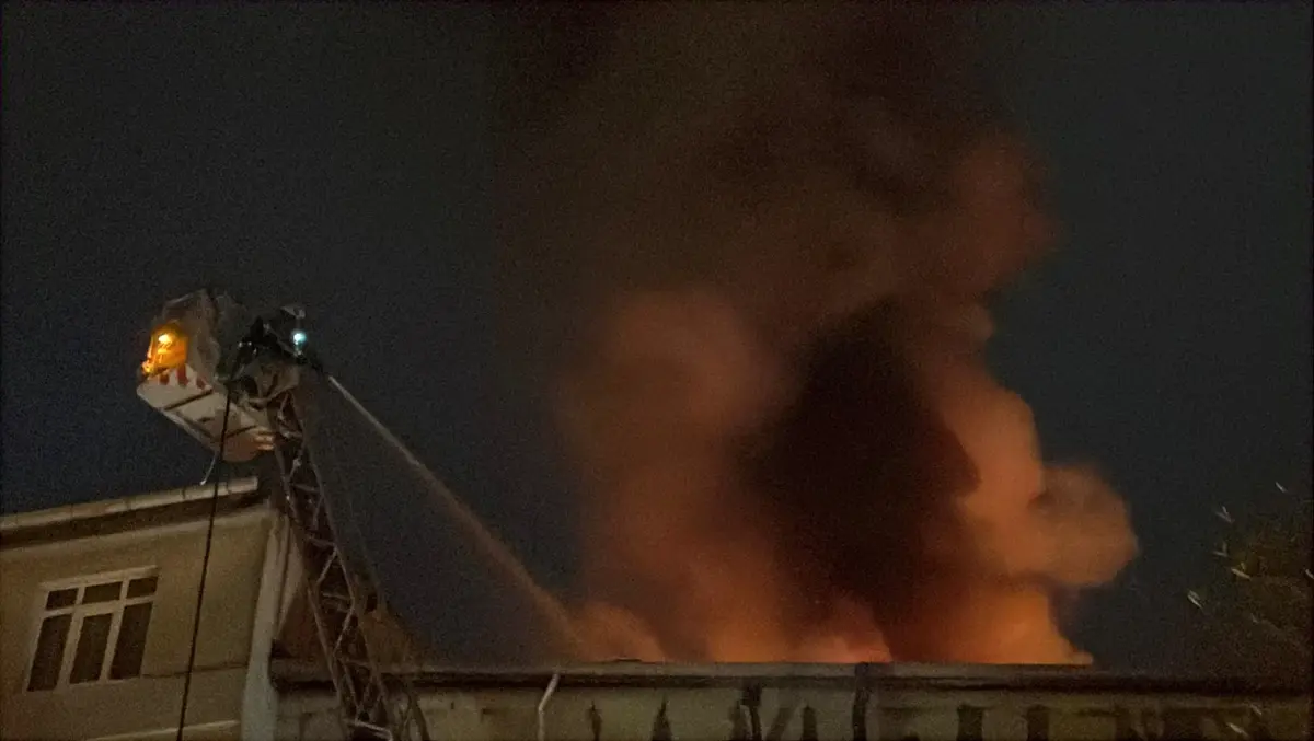 beyoglunda yangin kundaklama suphesi TUtwY54m.jpg