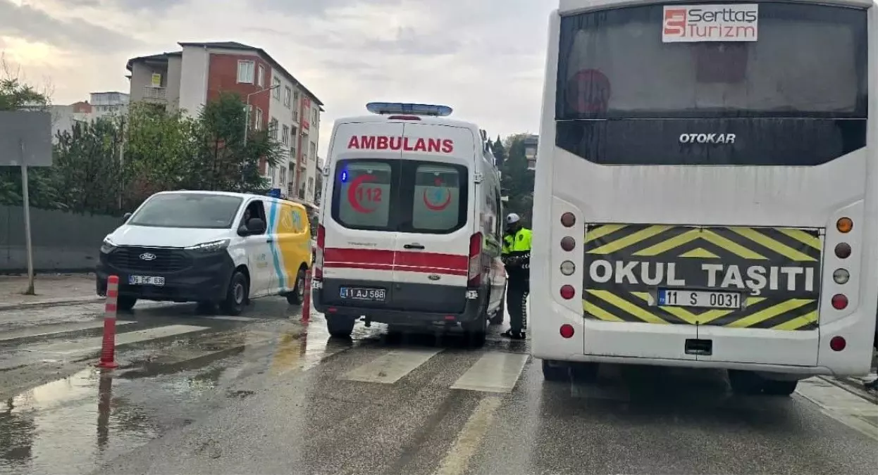 bilecikte trafik kazasi motosiklet kamyonete carpti 1 yarali 9c1Ju2Hy.jpg