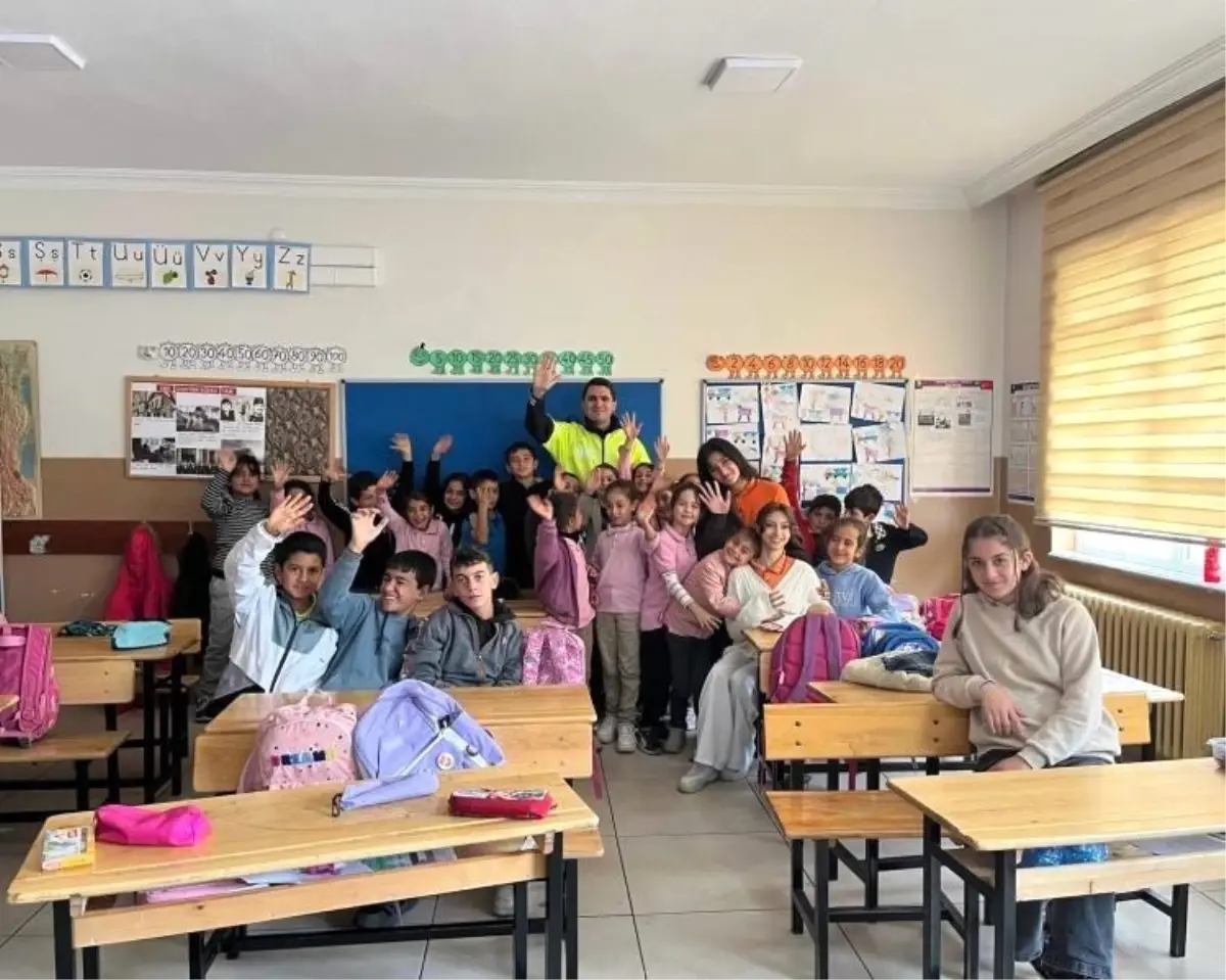 bozuyukte ogrencilere trafik guvenligi semineri duzenlendi 3rsUMCaT.jpg