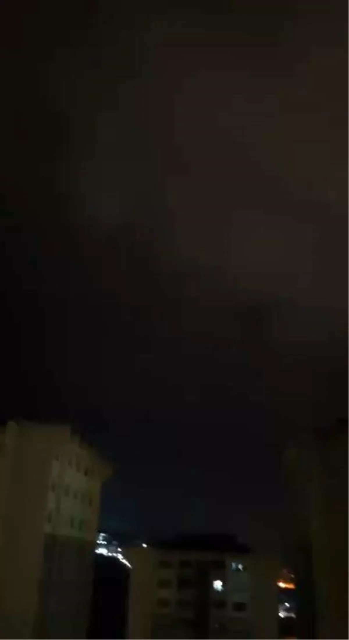 bursada dolu toplari sesleri halki tedirgin ediyor Ag9dldNp.jpg