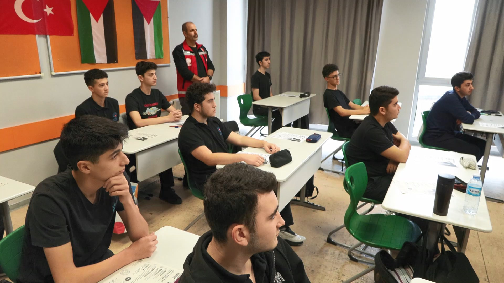 tum okullarda deprem tatbikati yapildi TbTi13Zv.jpg