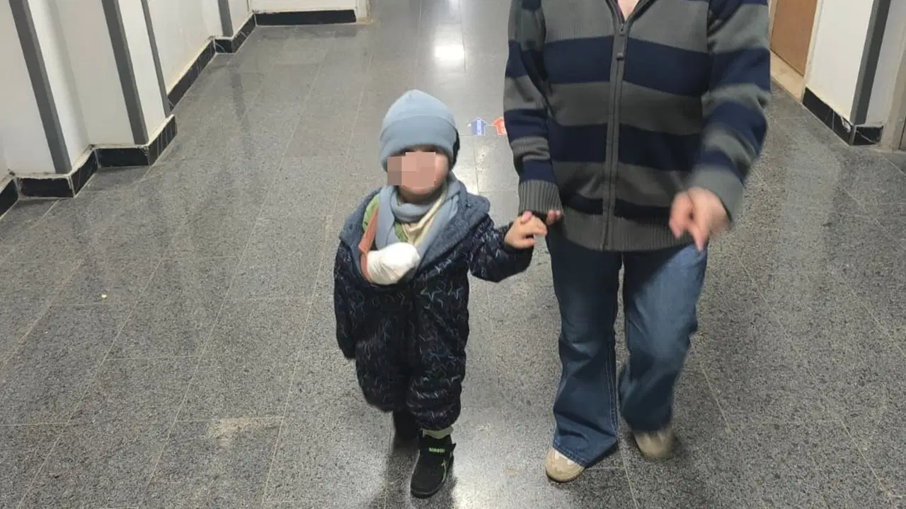 Yürüyen Merdiven Kazasında Küçük Çocuğun Parmağı Kopmuş