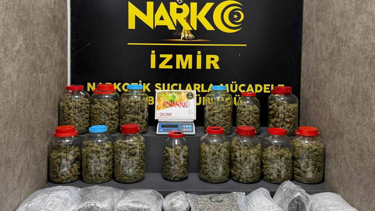 izmirde-ekiplerden-uyusturucu-operasyonu-39-kilo-kokain-21-kilo-skunk-ele-gecirildi-2kdUPWT3